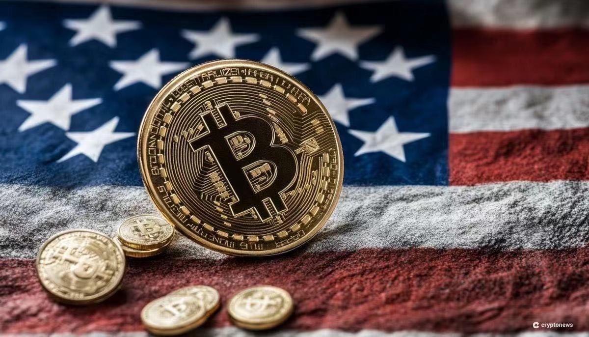 Bitcoin 與美國國旗的舊新聞配圖